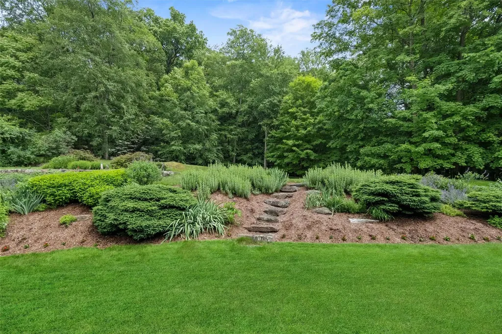 41 Carlton Drive Mount Kisco NY 10549