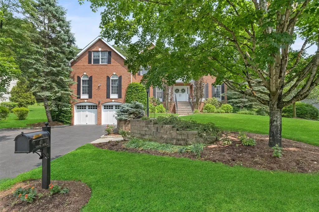 41 Carlton Drive Mount Kisco NY 10549