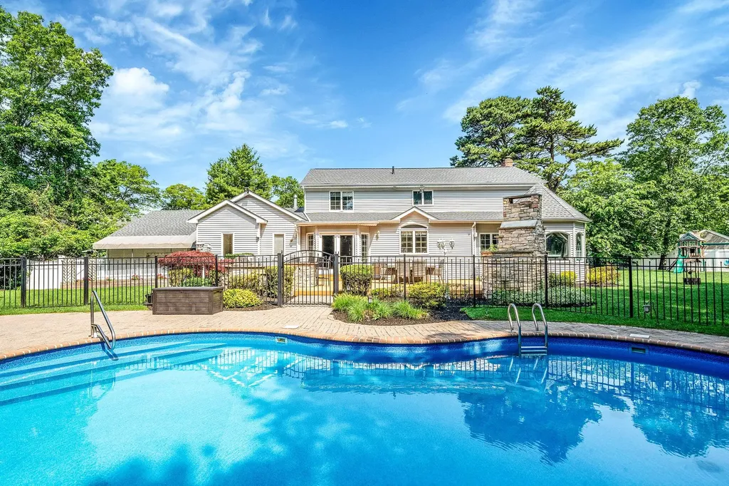 23 Antona Boulevard Centereach NY 11720