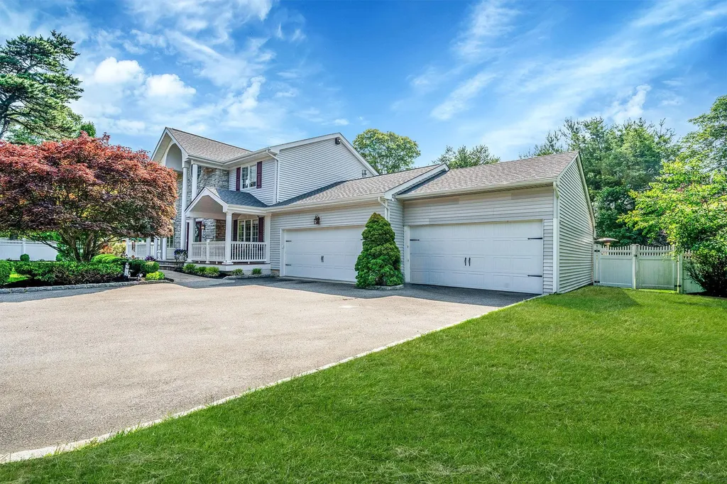 23 Antona Boulevard Centereach NY 11720