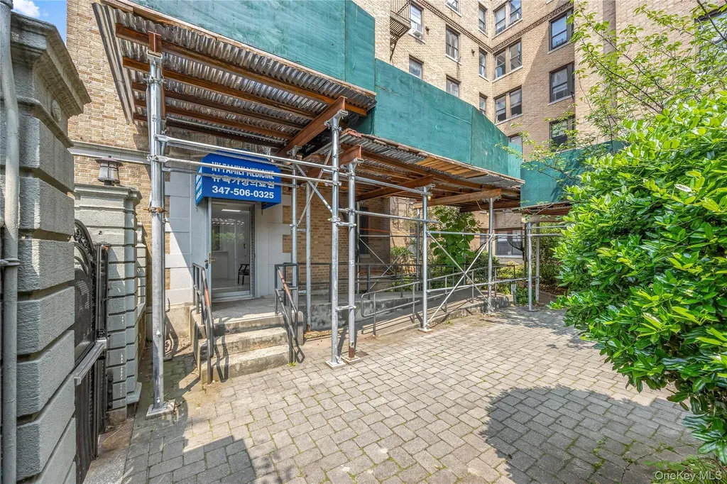 148-09 Northern Boulevard Flushing NY 11354