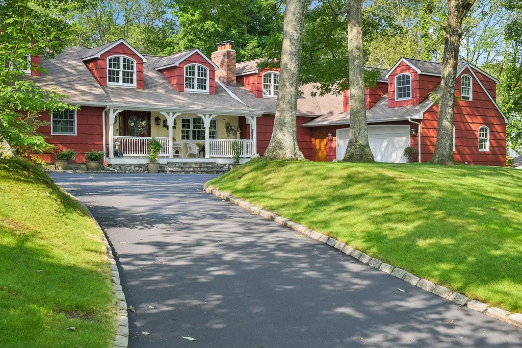 48 Bunkerhill Drive Huntington NY 11743