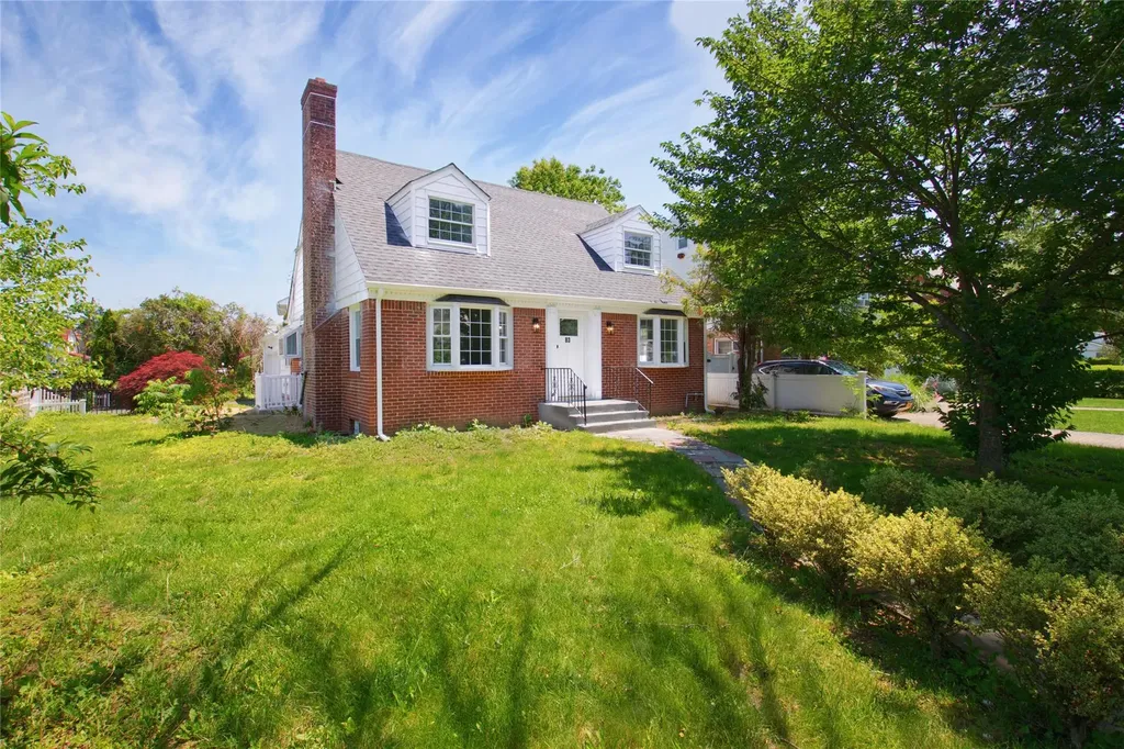 83 Ingraham Boulevard Hempstead NY 11550