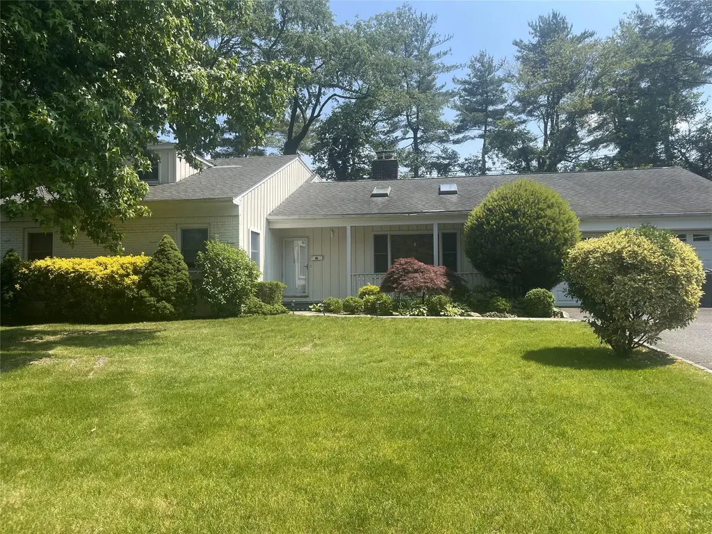 60 Oaktree Lane Manhasset NY 11030