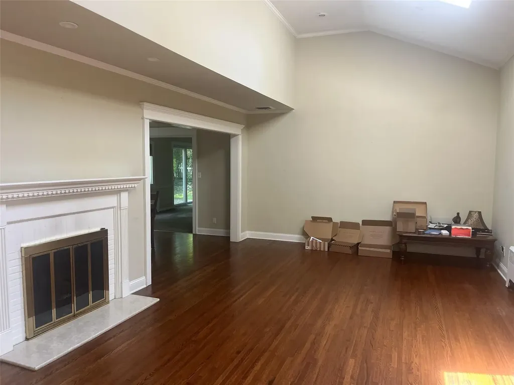 60 Oaktree Lane Manhasset NY 11030
