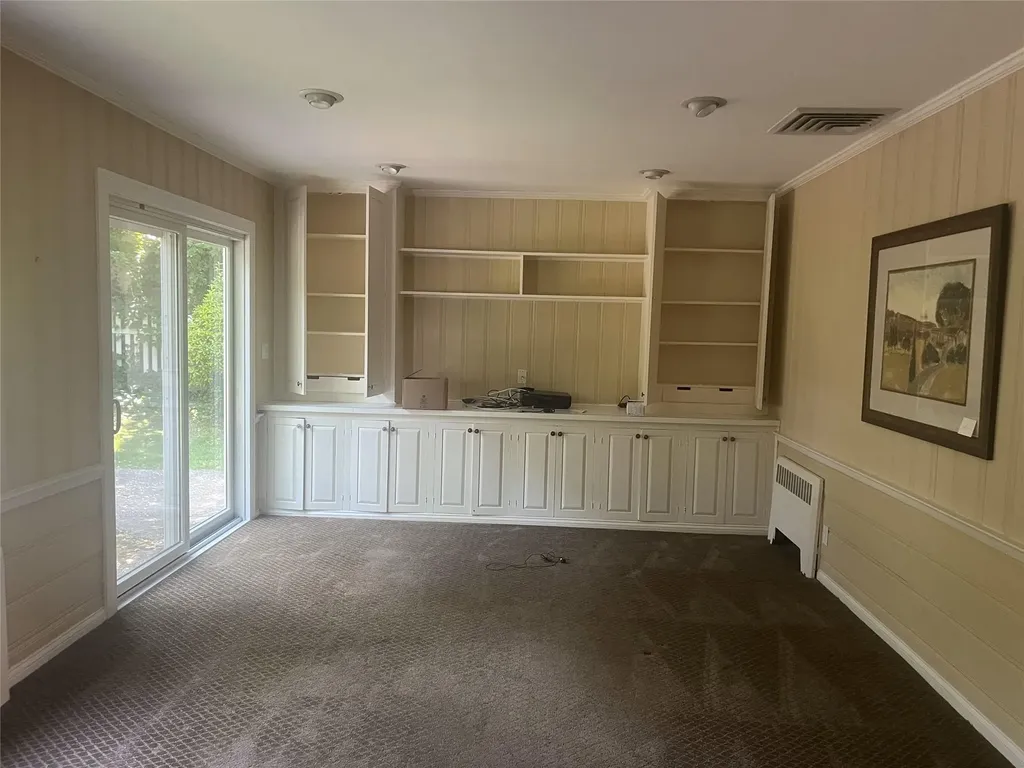 60 Oaktree Lane Manhasset NY 11030