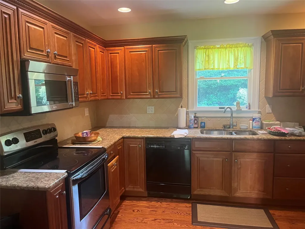 60 Oaktree Lane Manhasset NY 11030