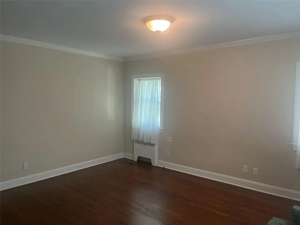 60 Oaktree Lane Manhasset NY 11030