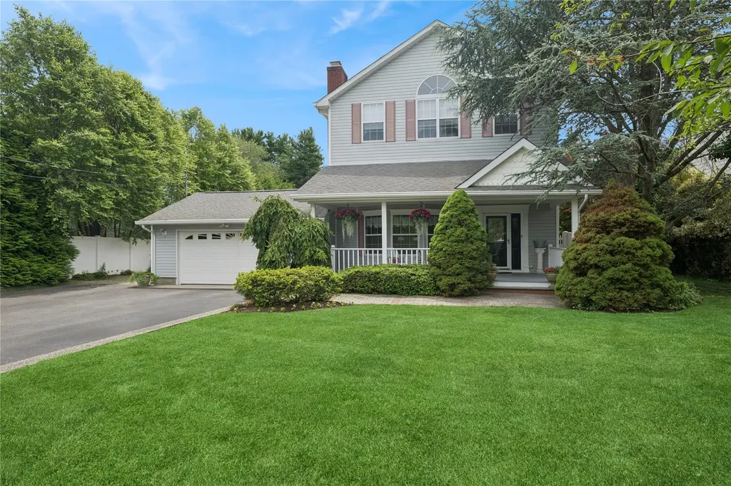 25 Hewitt Drive Northport NY 11768
