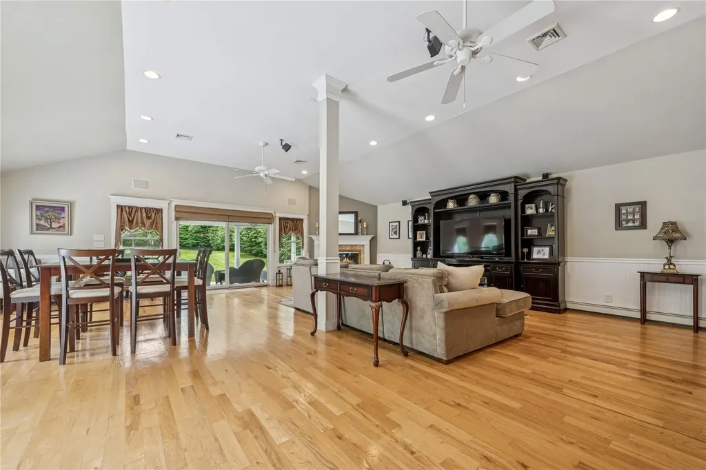 25 Hewitt Drive Northport NY 11768