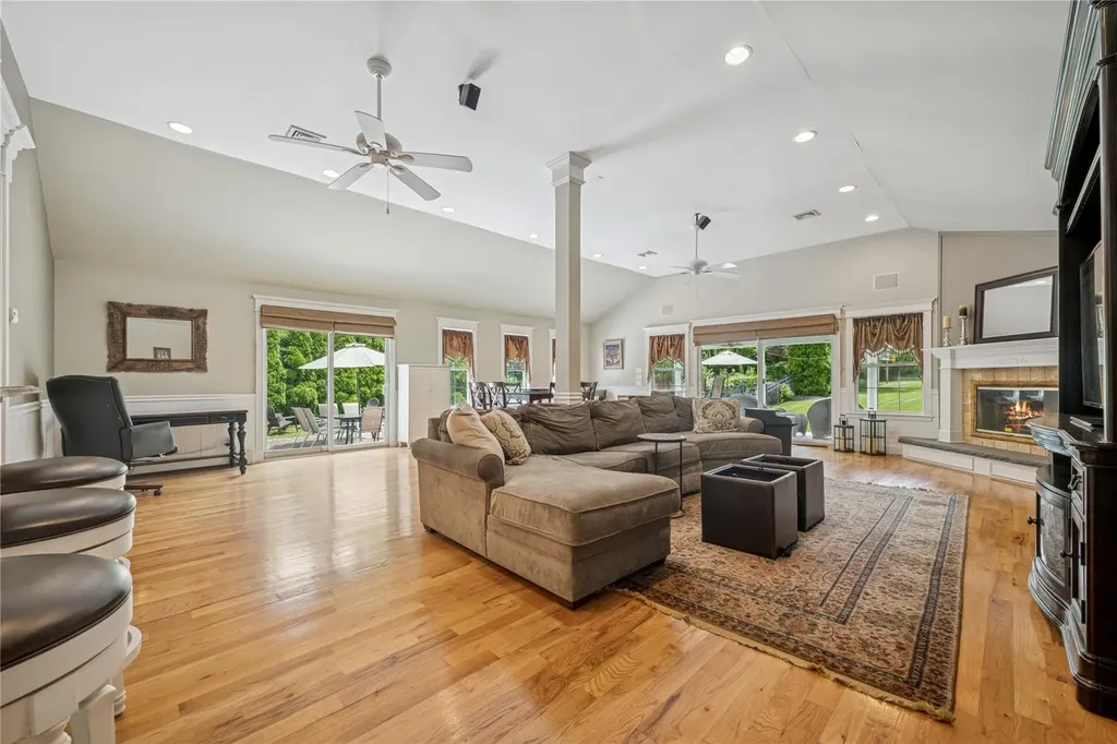 25 Hewitt Drive Northport NY 11768