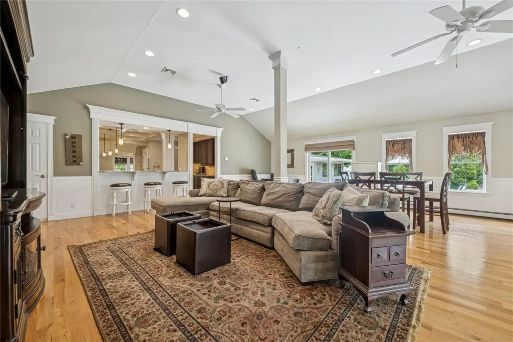 25 Hewitt Drive Northport NY 11768