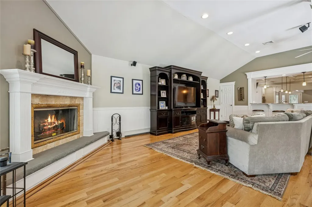 25 Hewitt Drive Northport NY 11768