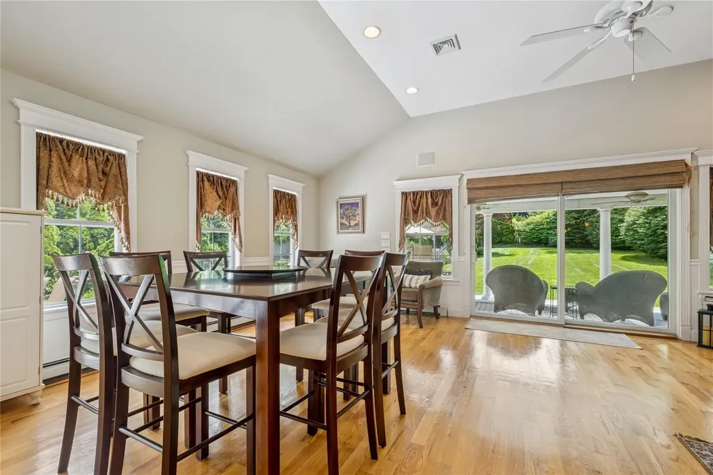 25 Hewitt Drive Northport NY 11768