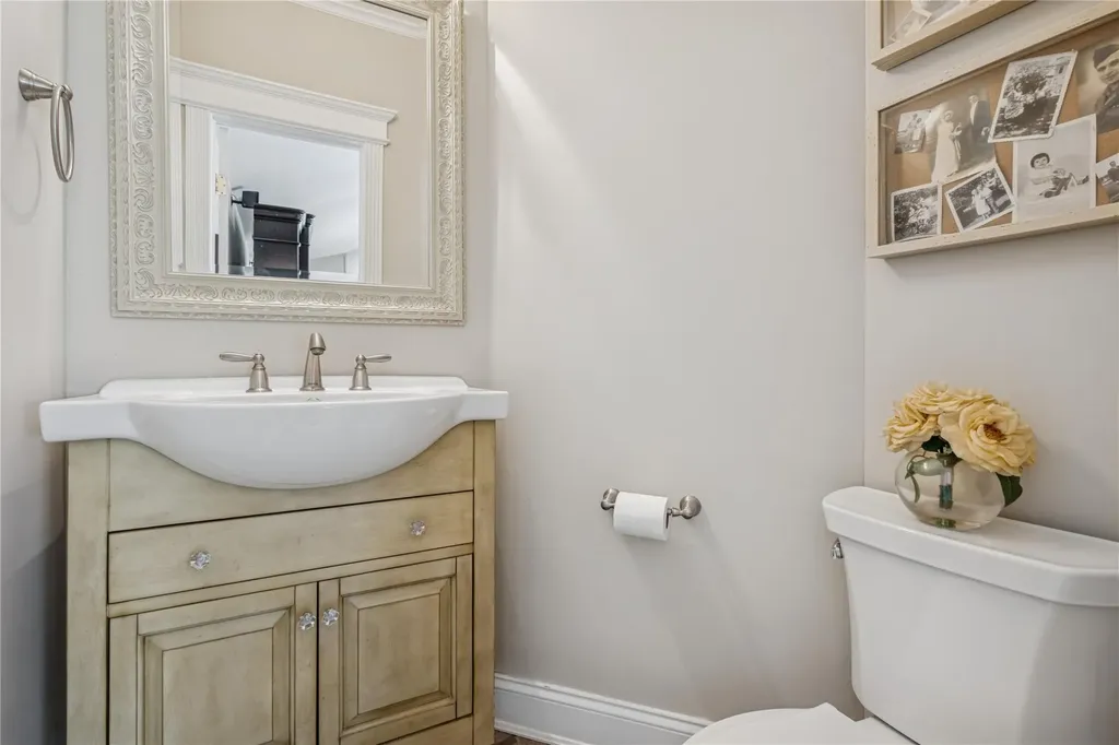 25 Hewitt Drive Northport NY 11768
