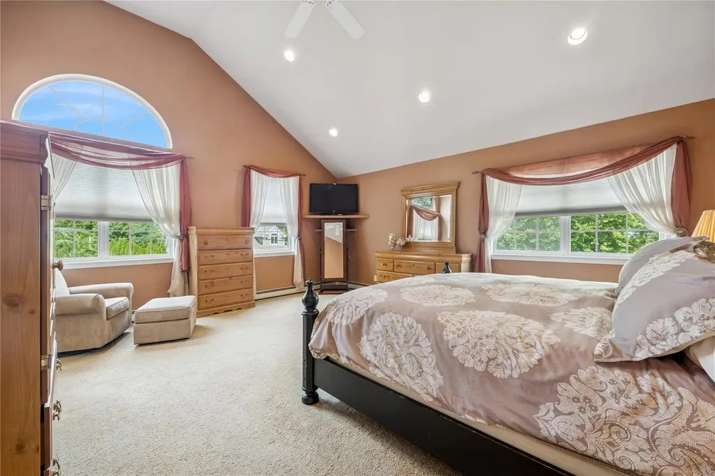 25 Hewitt Drive Northport NY 11768