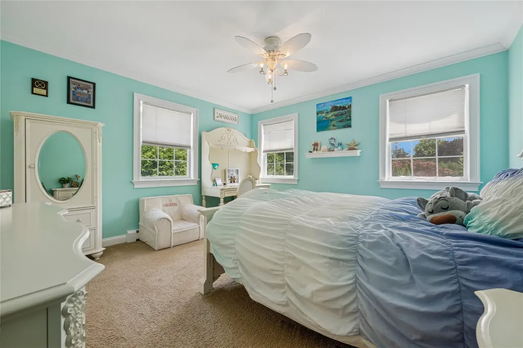 25 Hewitt Drive Northport NY 11768