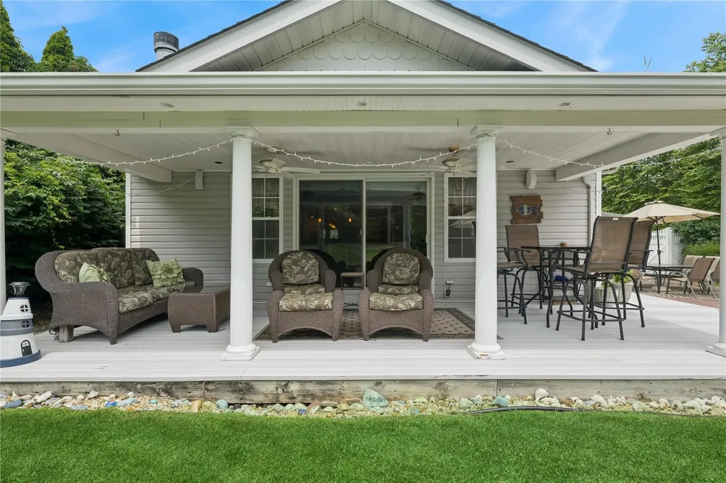 25 Hewitt Drive Northport NY 11768