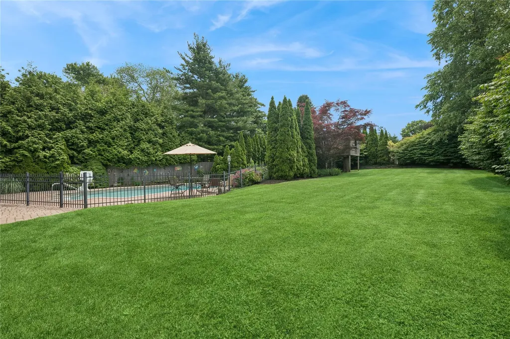25 Hewitt Drive Northport NY 11768