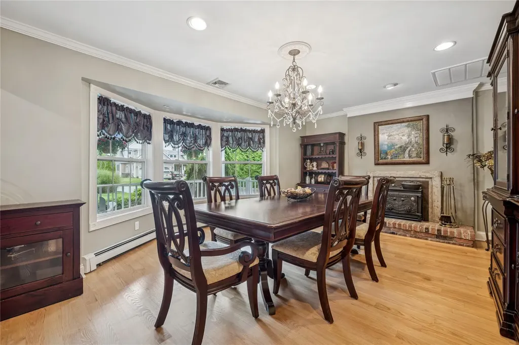 25 Hewitt Drive Northport NY 11768
