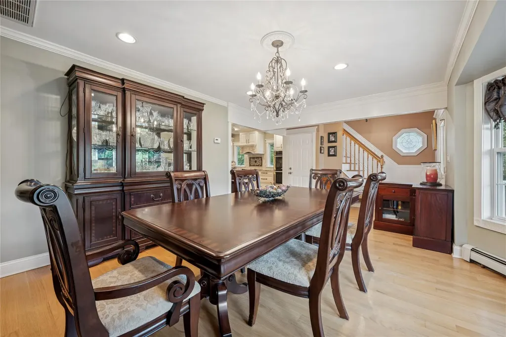 25 Hewitt Drive Northport NY 11768
