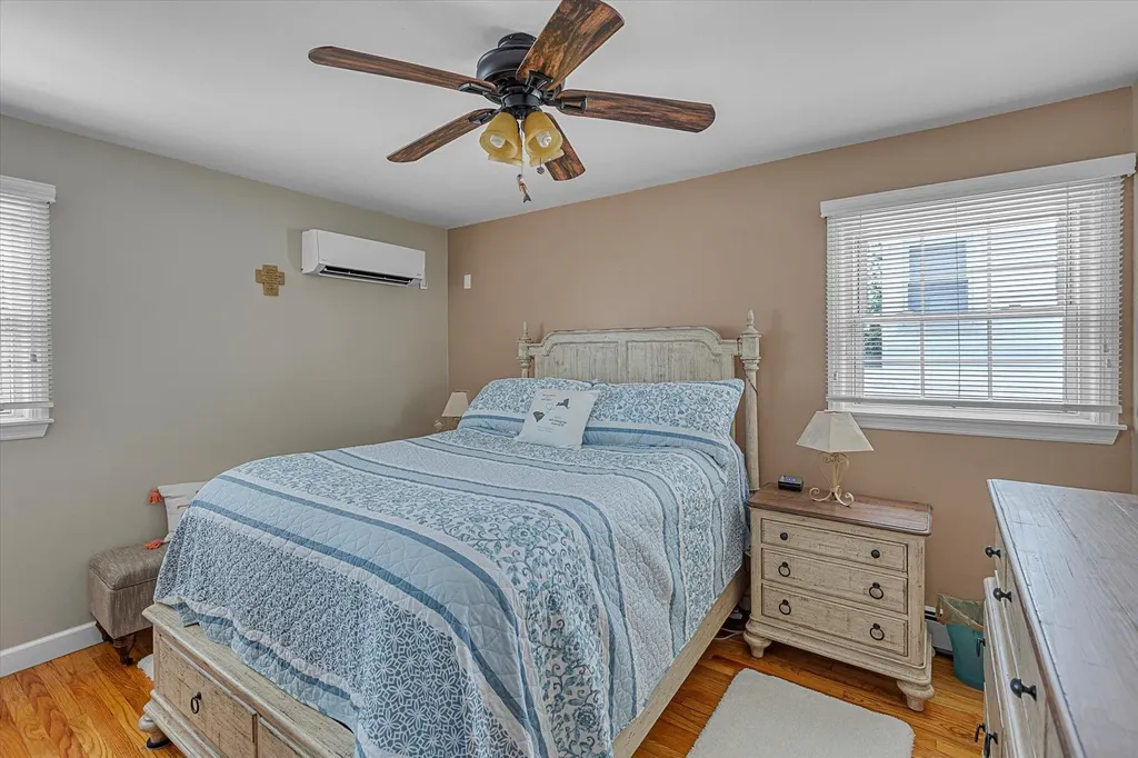 115 W Granada Avenue Lindenhurst NY 11757