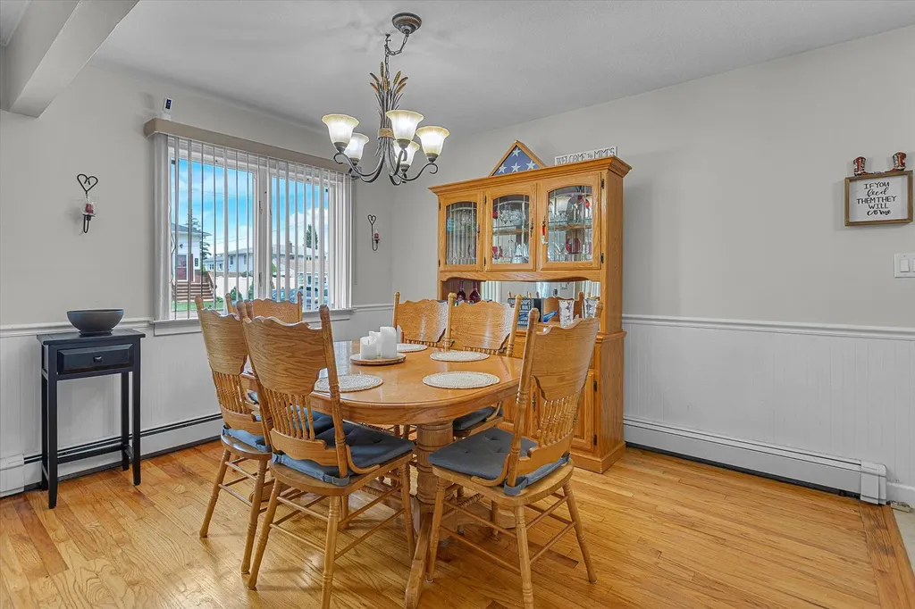 115 W Granada Avenue Lindenhurst NY 11757