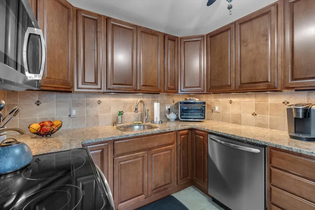115 W Granada Avenue Lindenhurst NY 11757