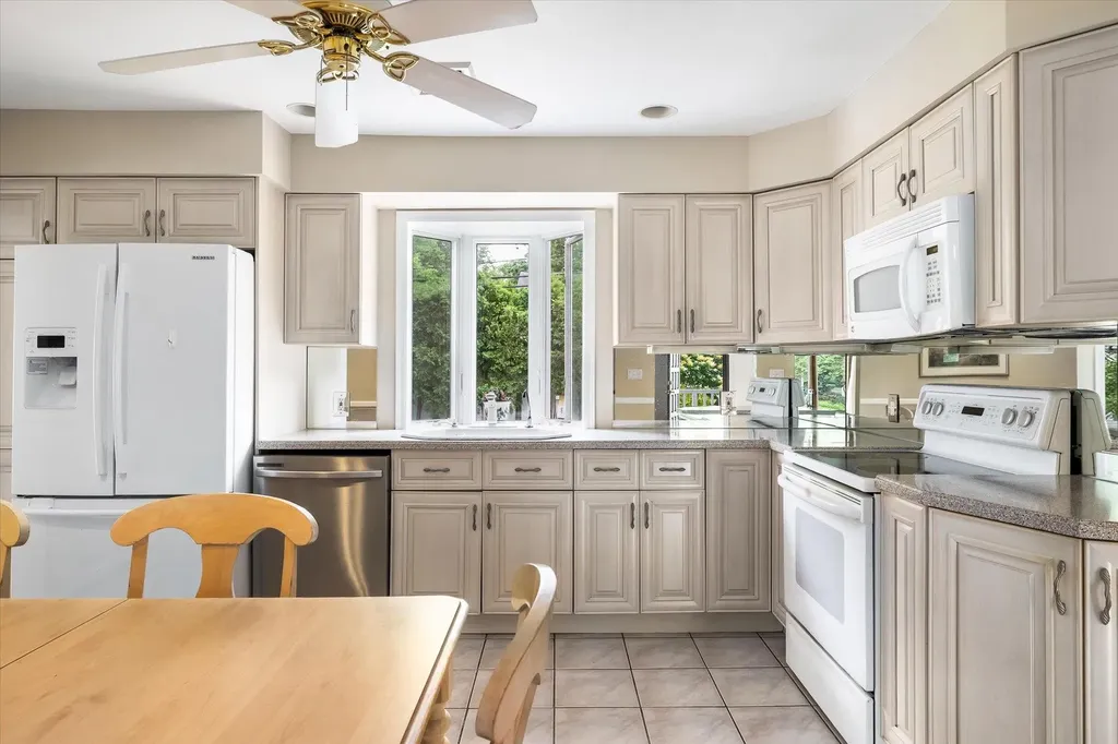 16 Stanwich Road Smithtown NY 11787