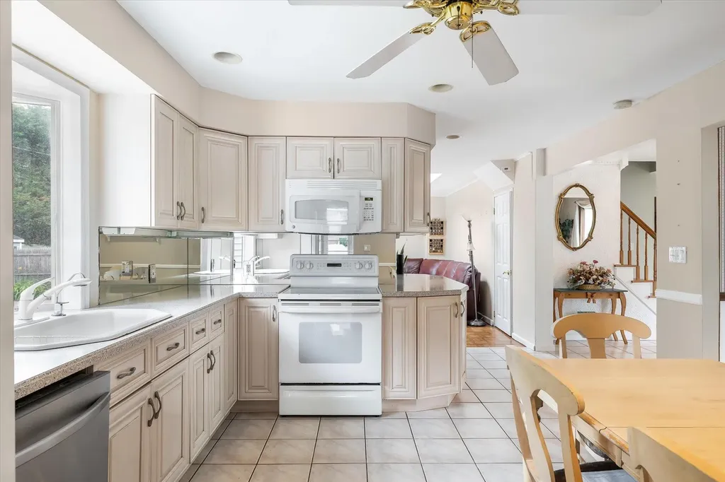 16 Stanwich Road Smithtown NY 11787