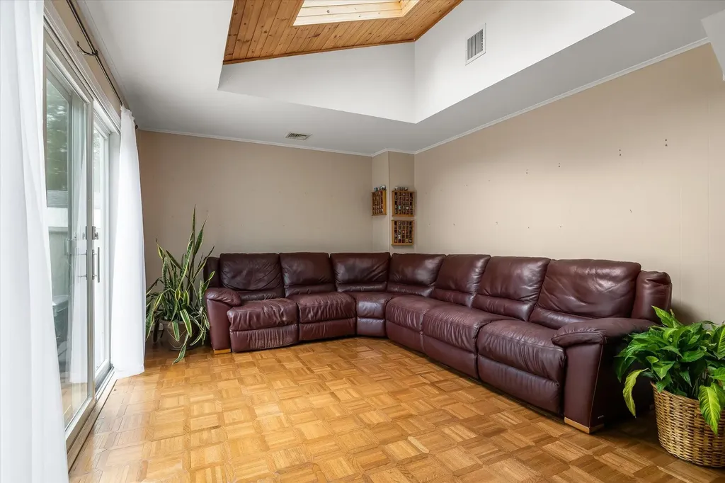 16 Stanwich Road Smithtown NY 11787