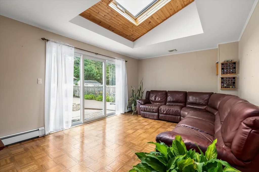 16 Stanwich Road Smithtown NY 11787