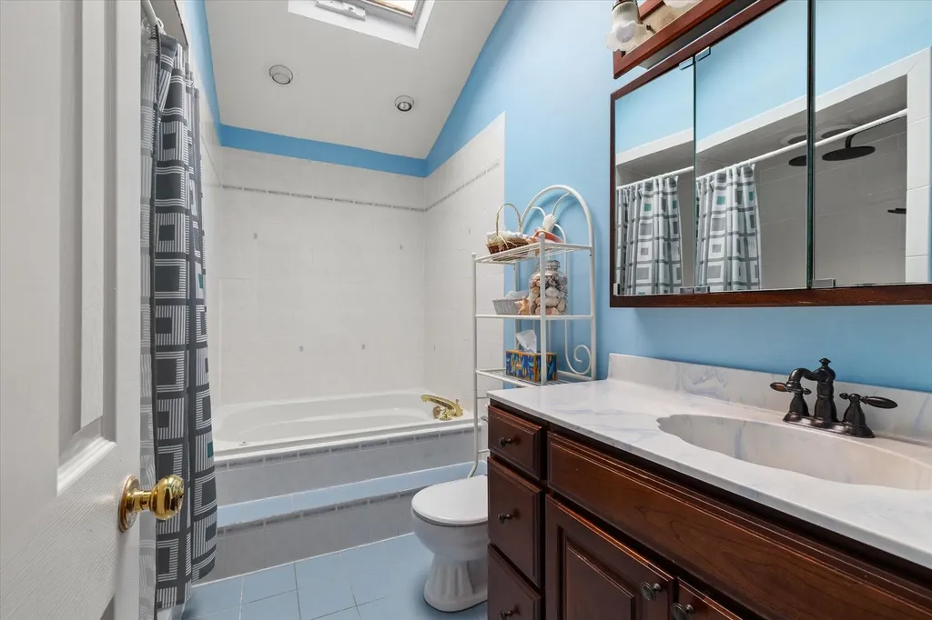 16 Stanwich Road Smithtown NY 11787