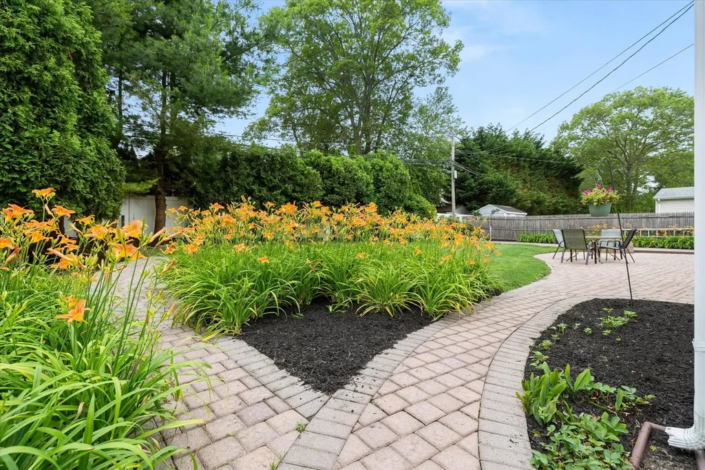 16 Stanwich Road Smithtown NY 11787