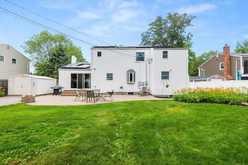 16 Stanwich Road Smithtown NY 11787
