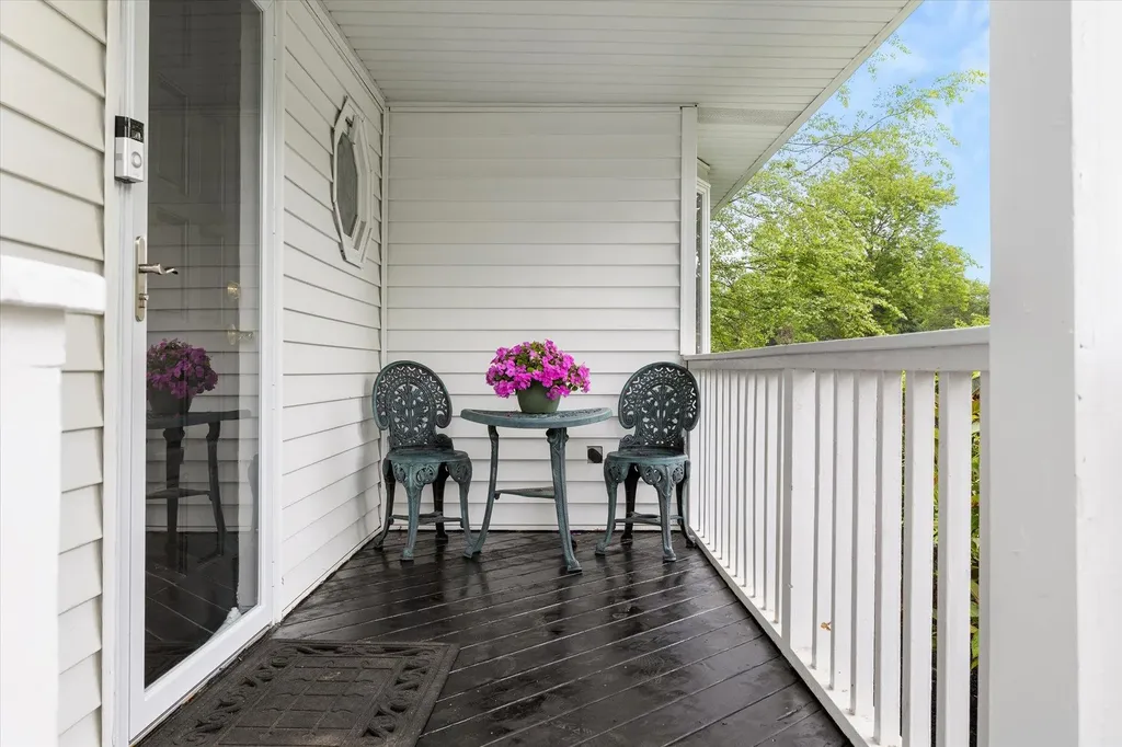 16 Stanwich Road Smithtown NY 11787