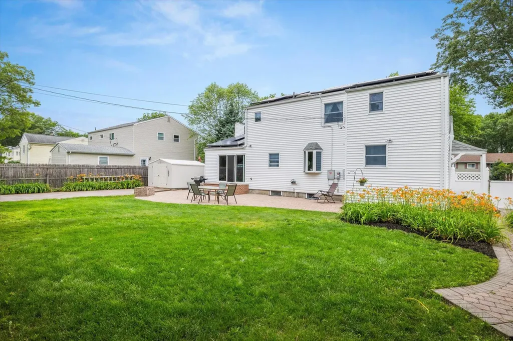 16 Stanwich Road Smithtown NY 11787