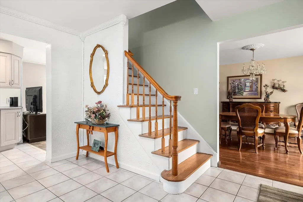 16 Stanwich Road Smithtown NY 11787