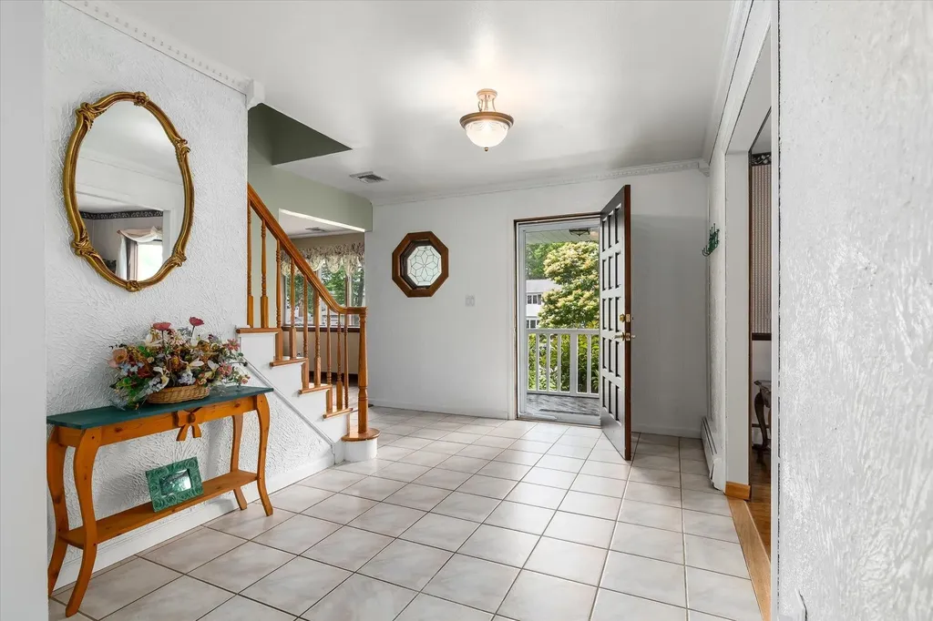 16 Stanwich Road Smithtown NY 11787