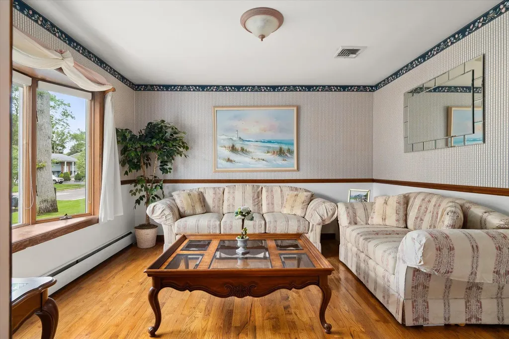 16 Stanwich Road Smithtown NY 11787