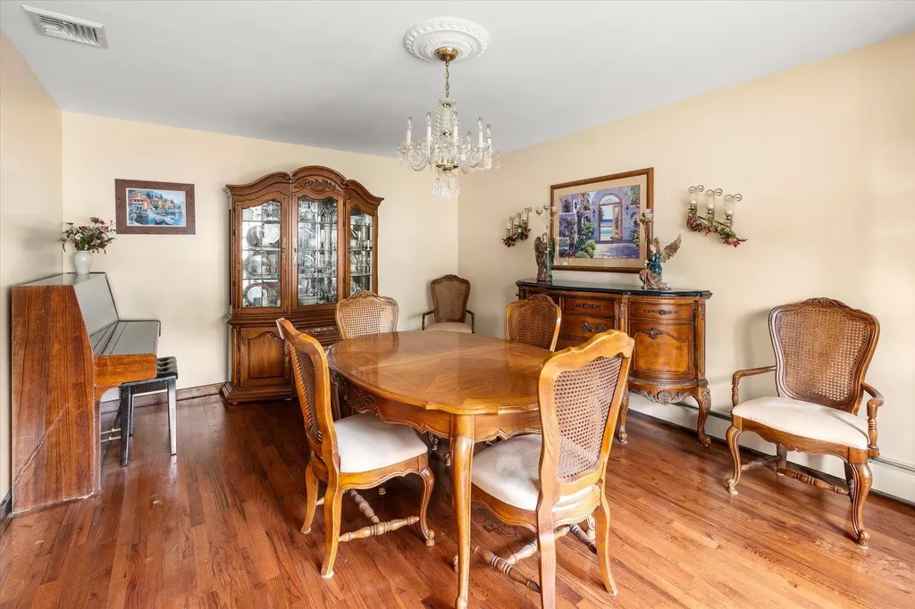 16 Stanwich Road Smithtown NY 11787