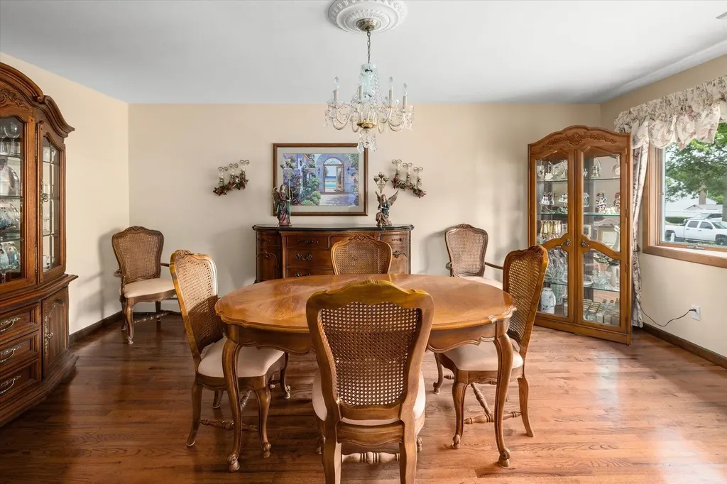 16 Stanwich Road Smithtown NY 11787