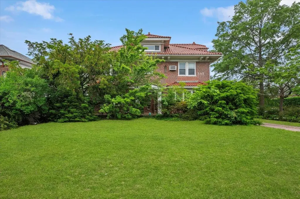 345 Broadway Lawrence NY 11559