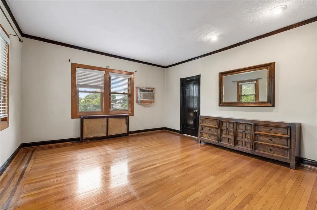 345 Broadway Lawrence NY 11559