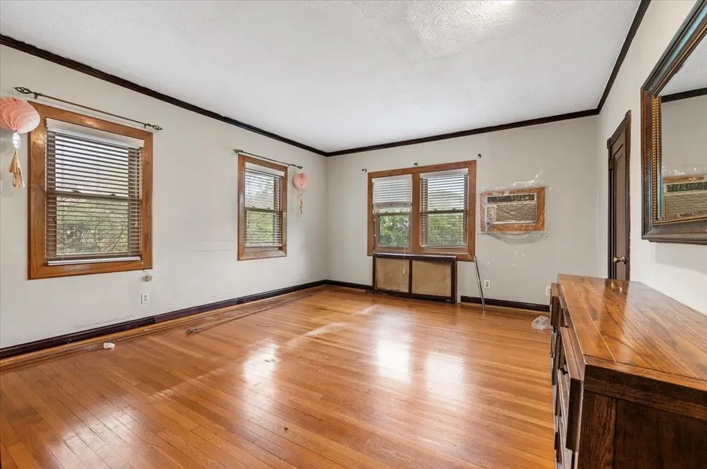 345 Broadway Lawrence NY 11559
