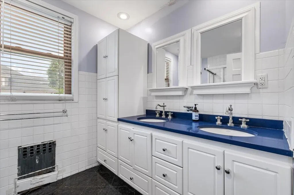 345 Broadway Lawrence NY 11559