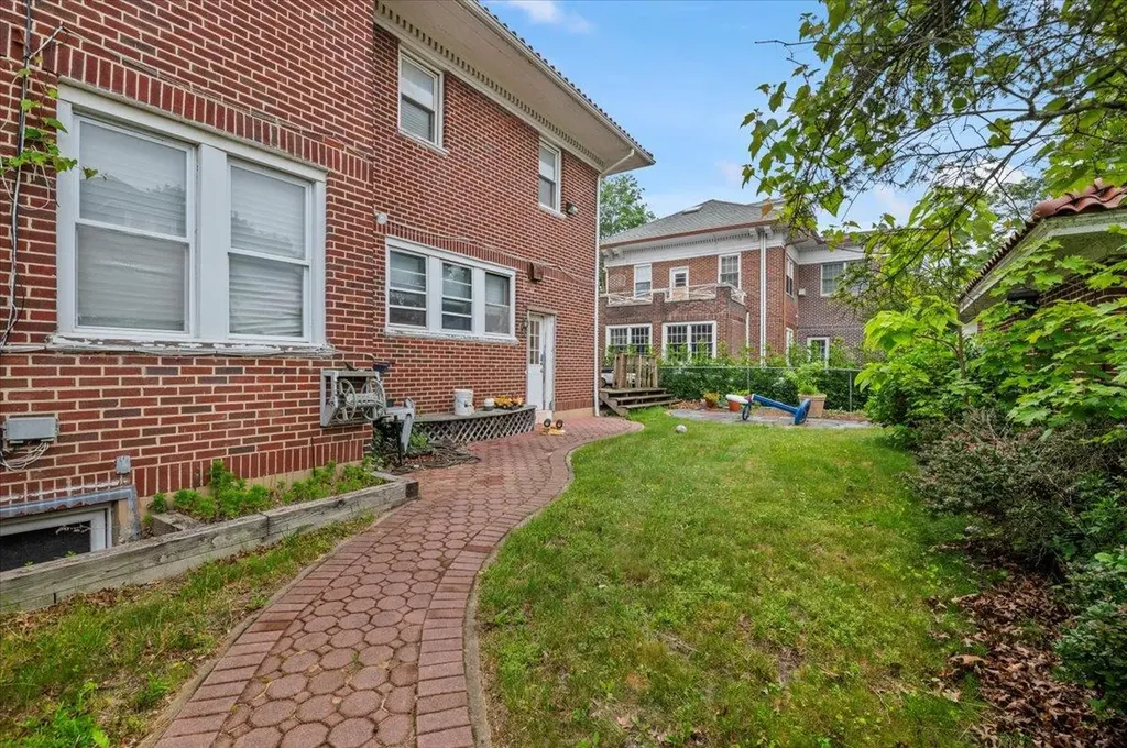 345 Broadway Lawrence NY 11559