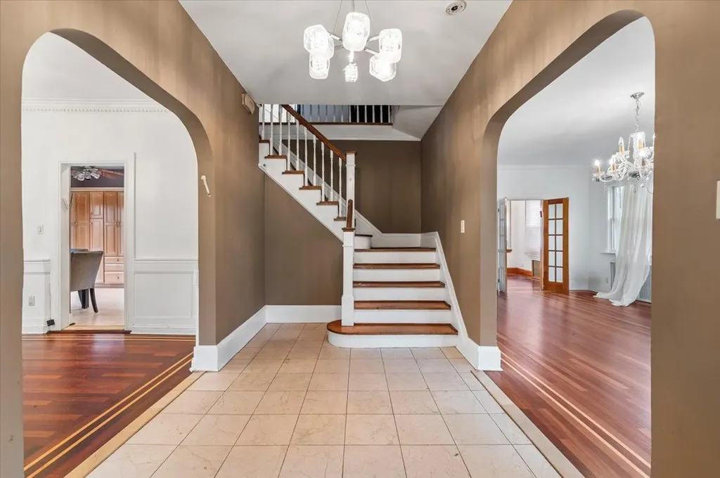 345 Broadway Lawrence NY 11559