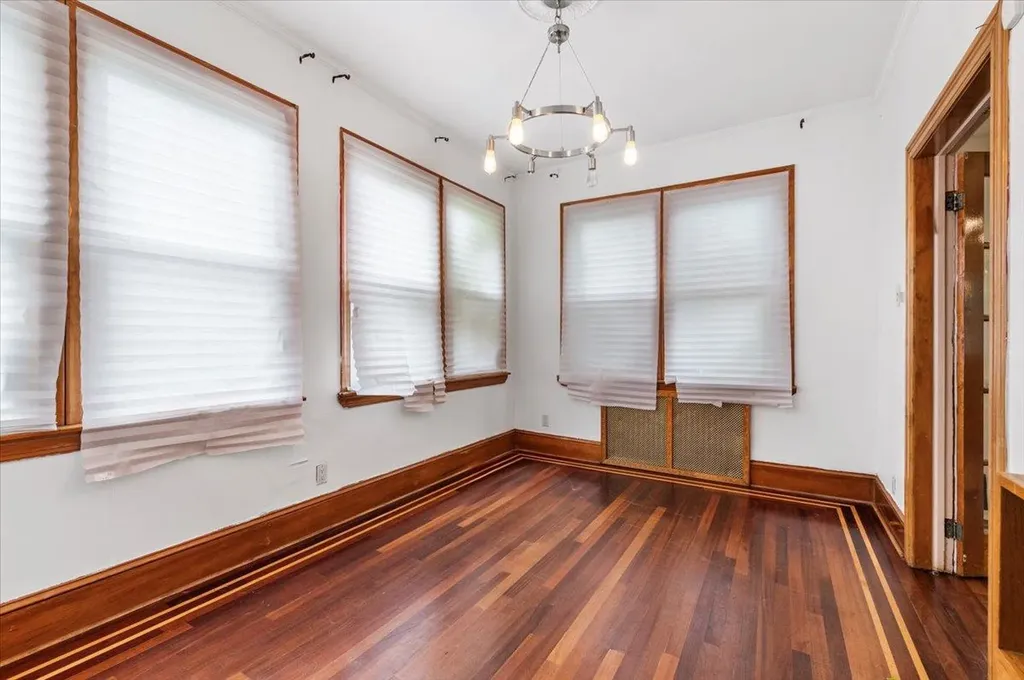 345 Broadway Lawrence NY 11559