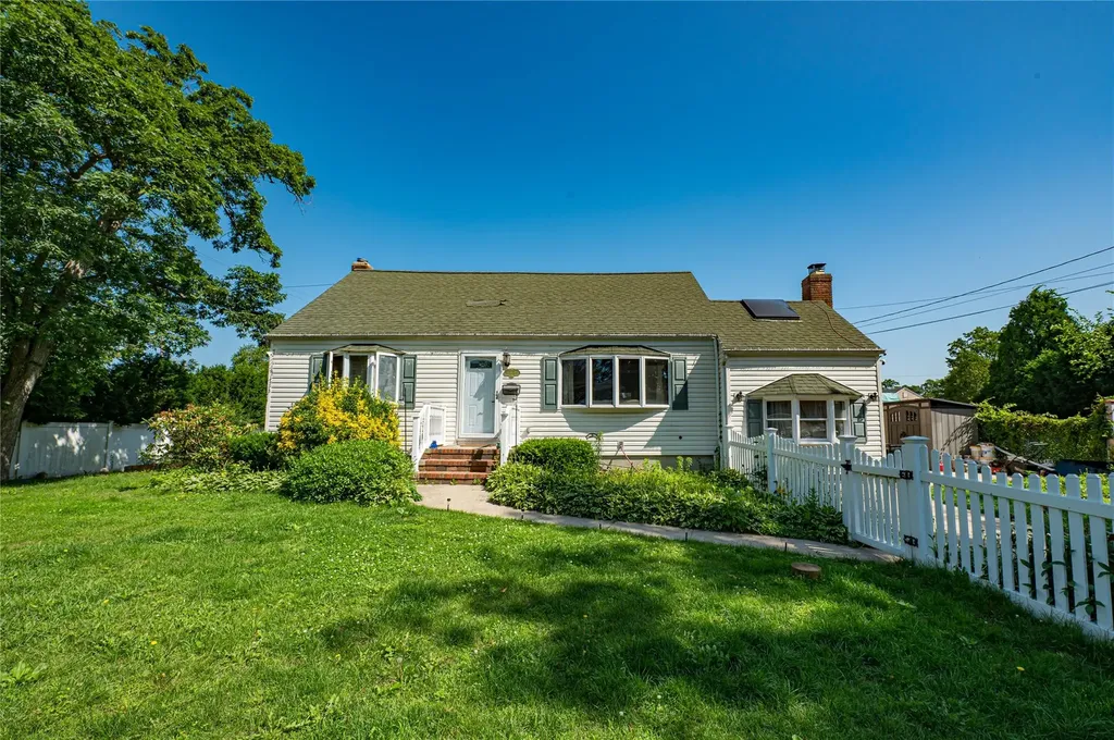 805 Arlington Road West Babylon NY 11704